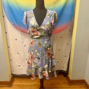 xhilaration periwinkle blue floral wrap dress / women's M / short sleeve ruffle